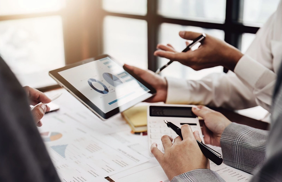 Designing customized solution architecture: selecting best-fit technologies to meet specific client requirements